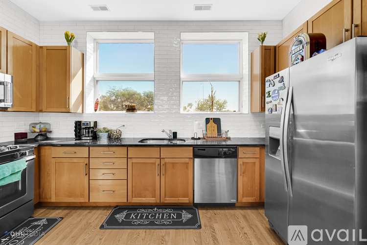 2828 North Talman Avenue 2 Beds Condo for Rent - Photo gallery 2