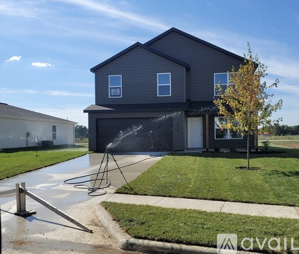 Newport Avenue 4 Beds Single Family Home for Rent - Photo gallery 1