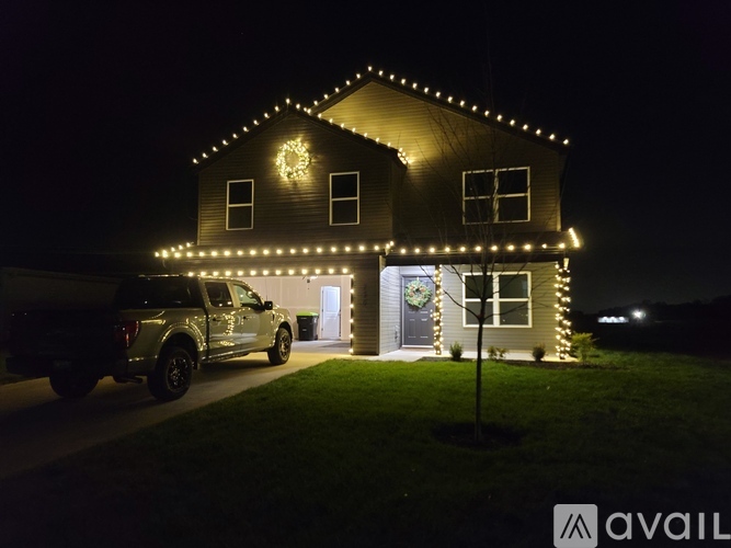 Newport Avenue 4 Beds Single Family Home for Rent - Photo gallery 2