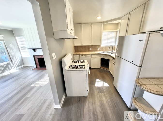 1135 1/2 E 67th St 1 Apartment for Rent - Photo gallery 5