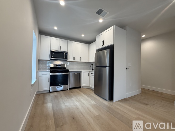 160 Main St 3 Beds Townhouse for Rent - Photo gallery 3