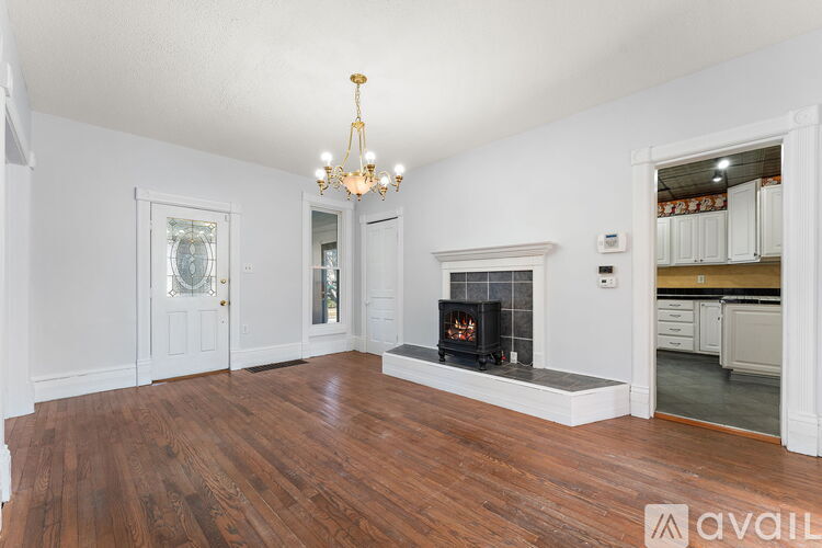 557 West Chicago Street 3 Beds Single Family Home for Rent - Photo gallery 3