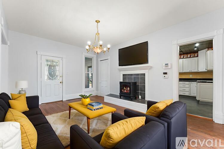 557 West Chicago Street 3 Beds Single Family Home for Rent - Photo gallery 4