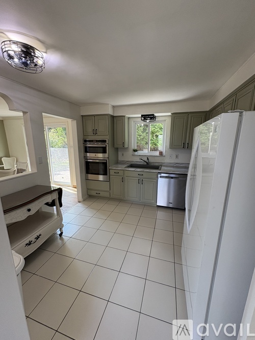 Siebert Road 4 Beds Single Family Home for Rent - Photo gallery 2