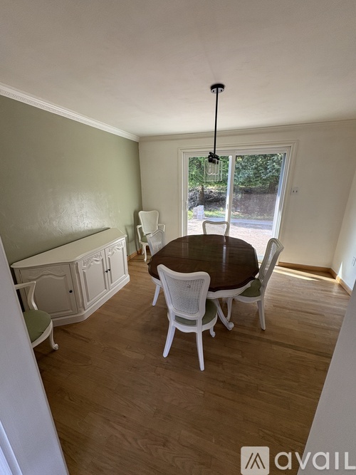 Siebert Road 4 Beds Single Family Home for Rent - Photo gallery 5