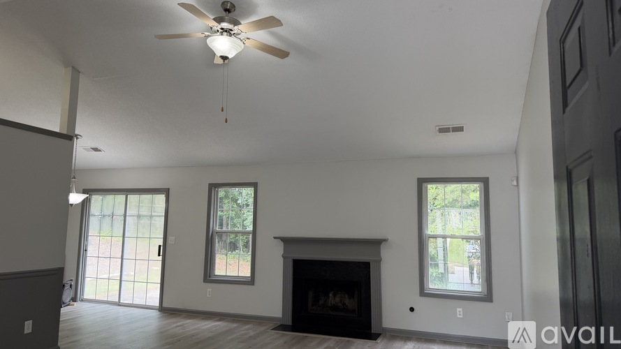 5853 Riverside Walk Drive Northeast 3 Beds Single Family Home for Rent - Photo gallery 3