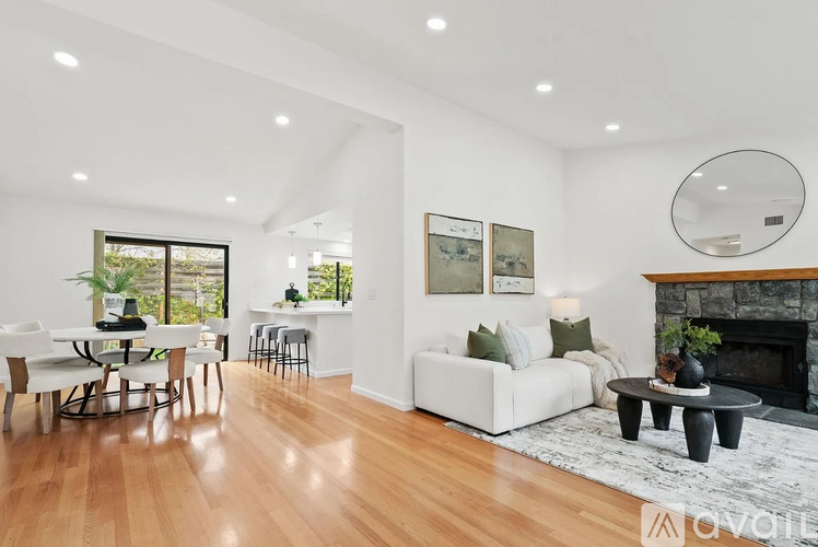 7242 Sharon Dr 3 Beds Single Family Home for Rent - Photo gallery 2