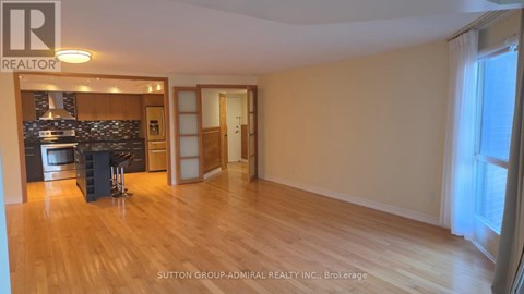 208 - 5 WELDRICK ROAD W 3 Beds Apartment for Rent