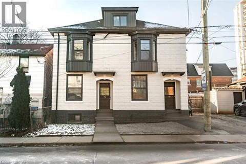 70 ROBERT Street 2 Beds Apartment for Rent