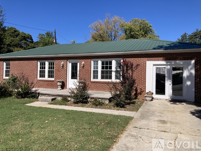 1128 West 4th North Street 3 Beds Single Family Home for Rent - Photo gallery 1