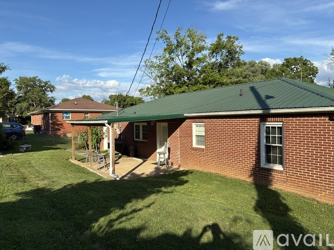 1128 West 4th North Street 3 Beds Single Family Home for Rent - Photo gallery 2