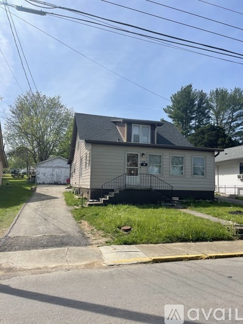 618 Bourne Ave 4 Beds Apartment for Rent