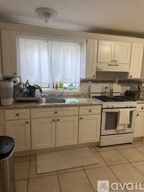 280-284 West Grand Avenue 2 Beds Apartment for Rent