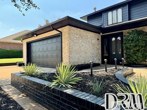5909 N Ross Ave 3 Beds Apartment for Rent