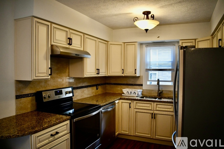 6595 Beverly Drive 3 Beds Townhouse, Single Family Home for Rent - Photo gallery 2