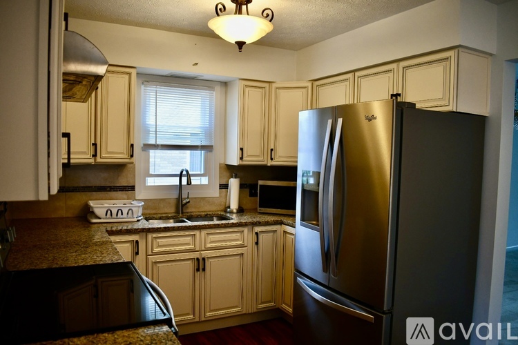 6595 Beverly Drive 3 Beds Townhouse, Single Family Home for Rent - Photo gallery 3