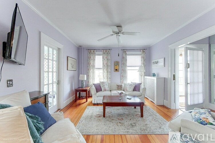 51 Powel Ave 4 Beds Townhouse for Rent - Photo gallery 3