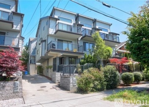 2518 Yale Avenue East 3 Beds Apartment for Rent