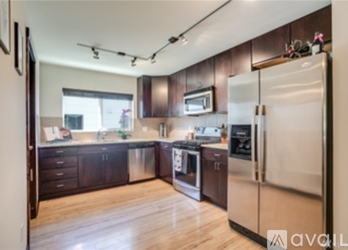 2518 Yale Avenue East 3 Beds Townhouse for Rent - Photo gallery 3