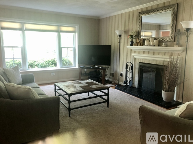 11901 Fairlington Ln 4 Beds Single Family Home for Rent - Photo gallery 4