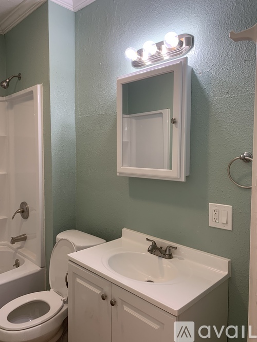 524 E. 6th Street 3 Beds Single Family Home for Rent - Photo gallery 3