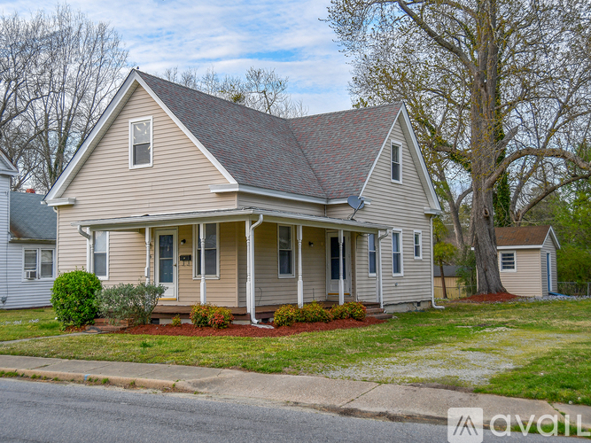216 Cary Street 4 Beds Single Family Home for Rent - Photo gallery 1