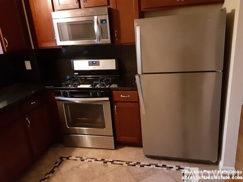 77 Thingvalla Ave 2 Beds Apartment for Rent