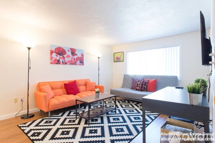 77 Thingvalla Ave 2 Beds Apartment for Rent - Photo gallery 4
