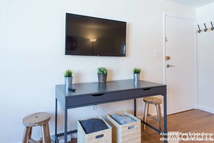 77 Thingvalla Ave 2 Beds Apartment for Rent - Photo gallery 5