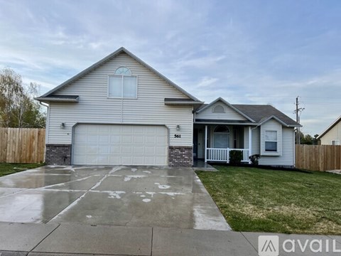 561 West Palmer Drive 3 Beds Apartment for Rent