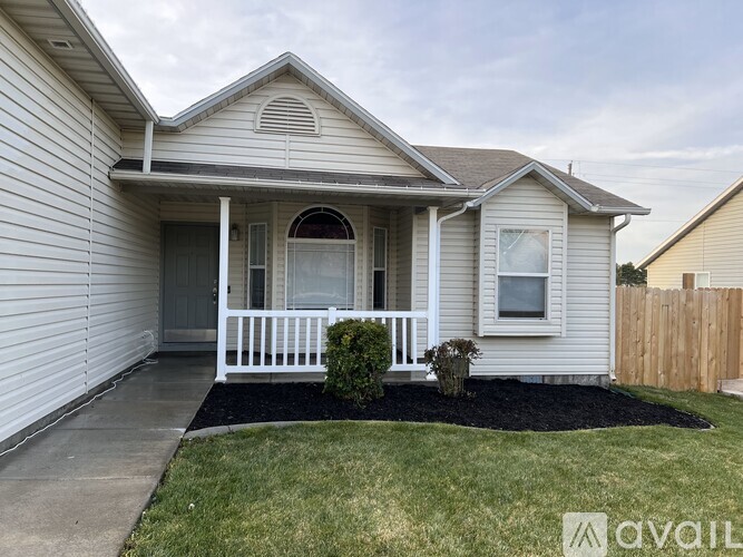 561 West Palmer Drive 3 Beds Single Family Home for Rent - Photo gallery 2