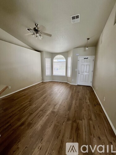 561 West Palmer Drive 3 Beds Single Family Home for Rent - Photo gallery 3
