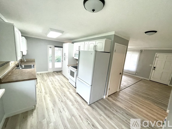 1953 S Davis Blvd 5 Beds Single Family Home for Rent - Photo gallery 4