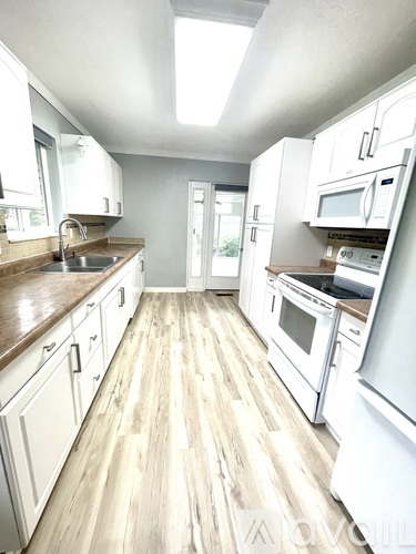 1953 S Davis Blvd 5 Beds Single Family Home for Rent - Photo gallery 5