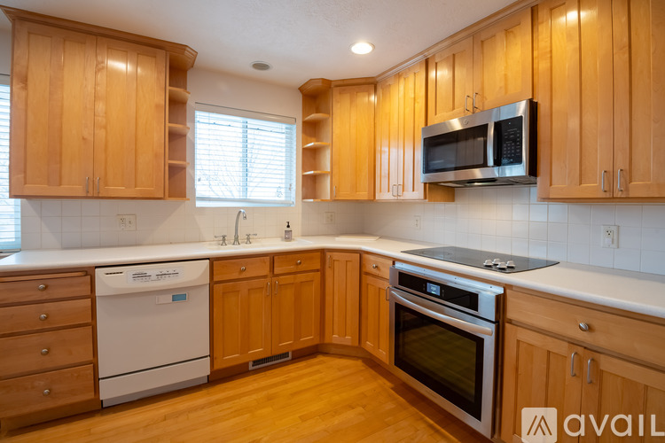 1692 South 550 West 4 Beds Single Family Home for Rent - Photo gallery 3