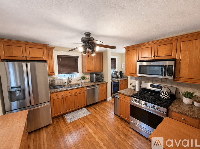 71 Beechcroft Street 3 Beds Condo for Rent - Photo gallery 3