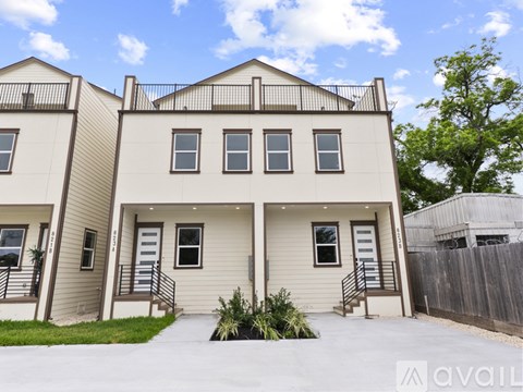 821 North Loop 3 Beds Apartment for Rent