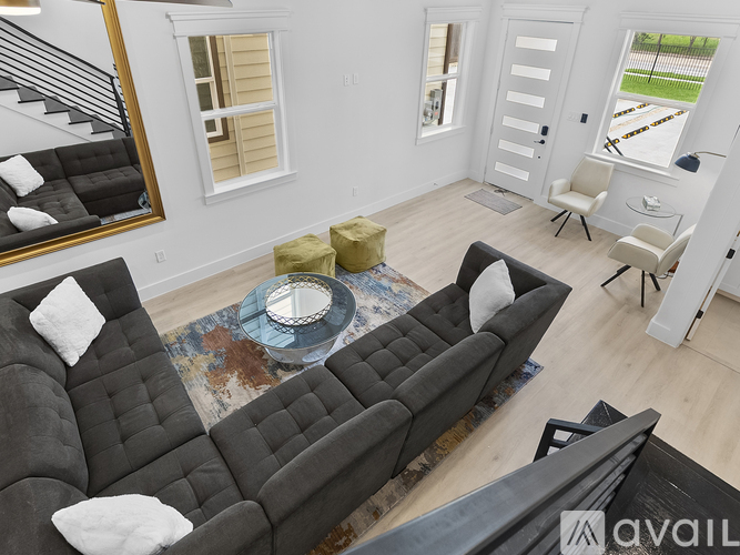 821 North Loop 3 Beds Townhouse for Rent - Photo gallery 3