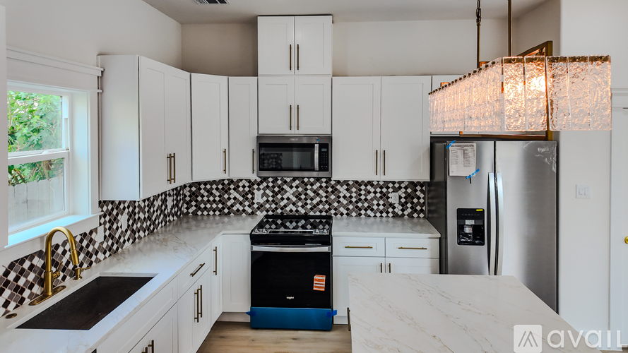 821 North Loop 3 Beds Townhouse for Rent - Photo gallery 4