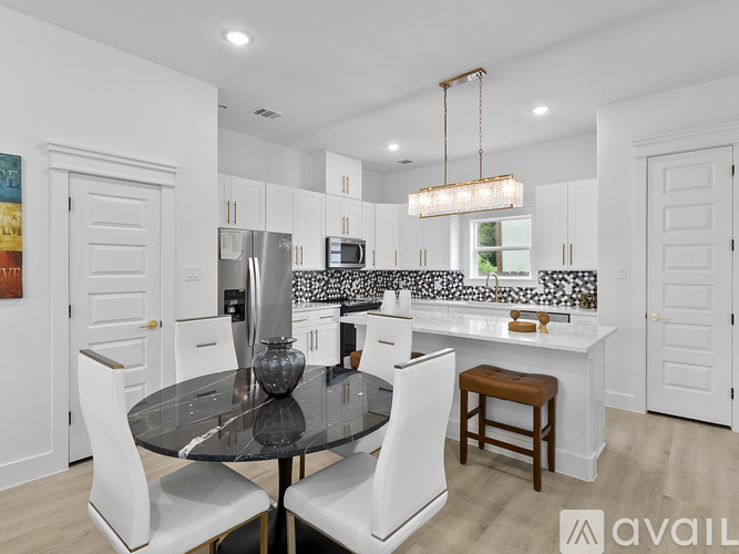 821 North Loop 3 Beds Townhouse for Rent - Photo gallery 5