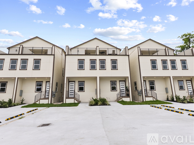 819 North Loop 3 Beds Townhouse for Rent - Photo gallery 1
