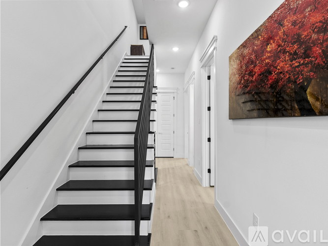 819 North Loop 3 Beds Townhouse for Rent - Photo gallery 5