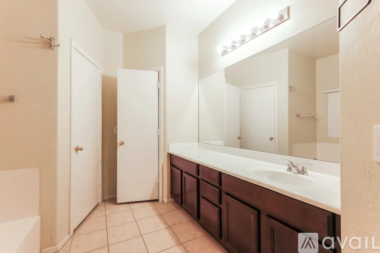 15723 W Calavar Rd 4 Beds Single Family Home for Rent - Photo gallery 3