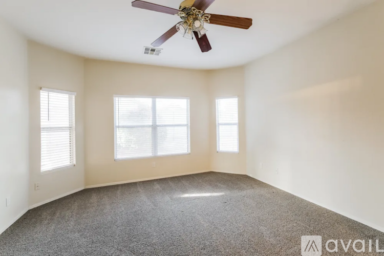 15723 W Calavar Rd 4 Beds Single Family Home for Rent - Photo gallery 4