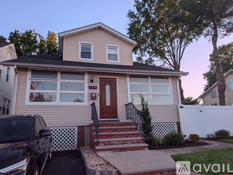 2518 Hawthorne Ave 3 Beds Apartment for Rent