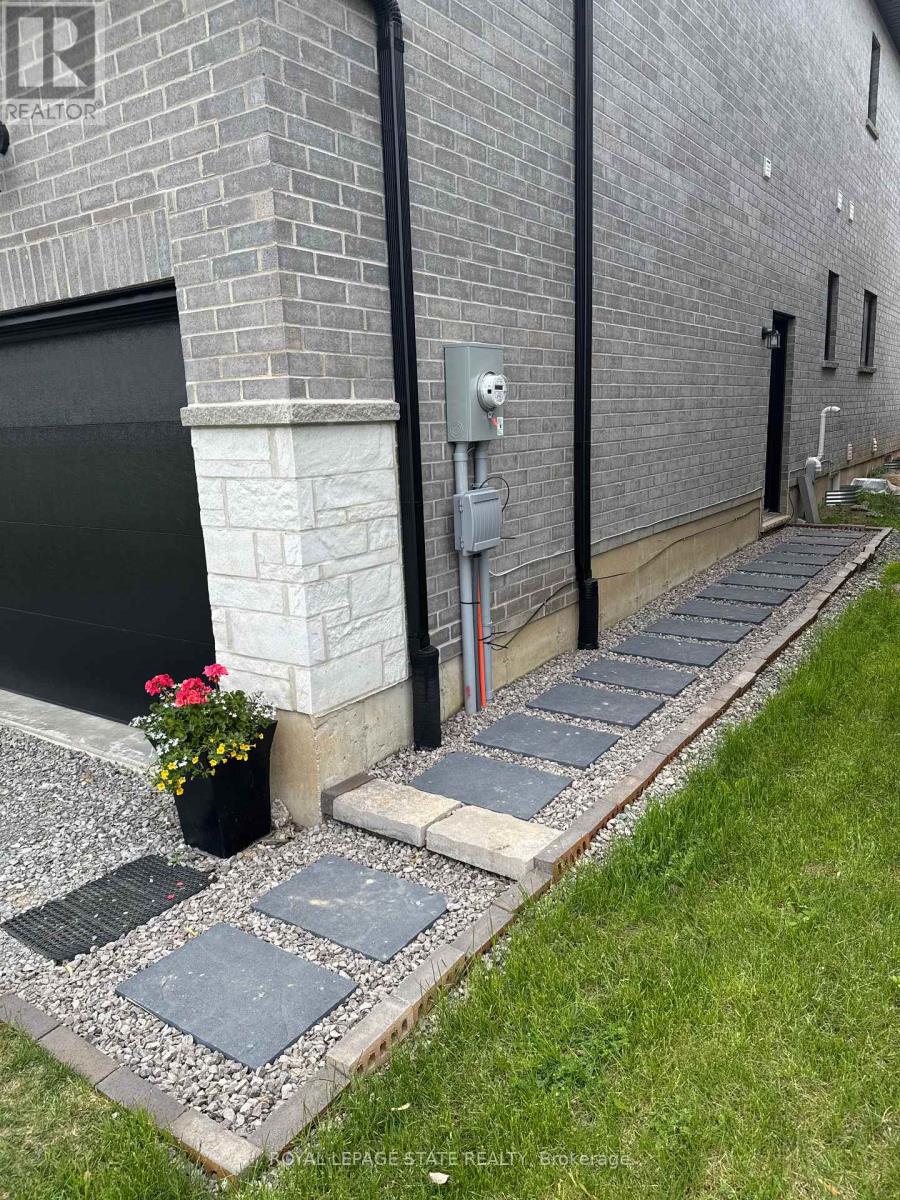 2 bedroom apartment - BASEMENT - 348 SPRINGBROOK AVENUE Basement, Hamilton (Ancaster) 3