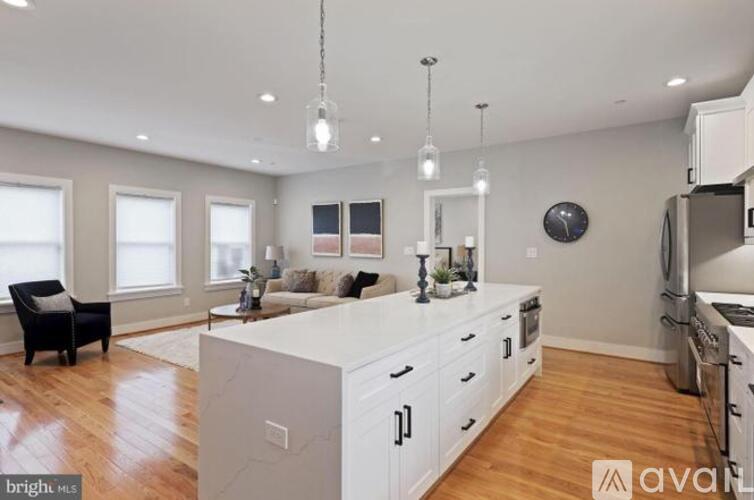 1909 Capitol Avenue Northeast 3 Beds Condo for Rent - Photo gallery 1