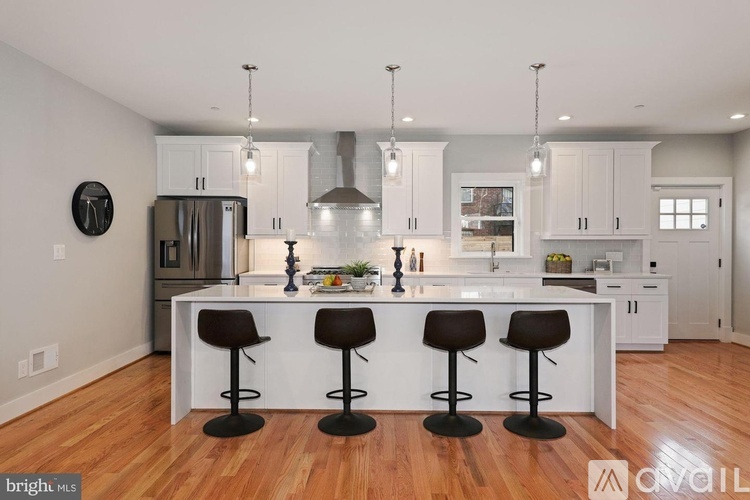1909 Capitol Avenue Northeast 3 Beds Condo for Rent - Photo gallery 2