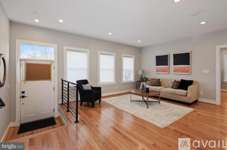 1909 Capitol Avenue Northeast 3 Beds Condo for Rent - Photo gallery 3