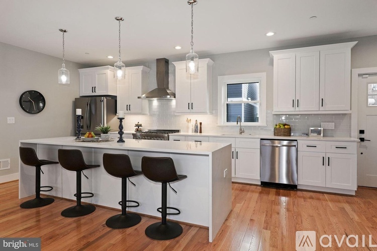 1909 Capitol Avenue Northeast 3 Beds Condo for Rent - Photo gallery 4